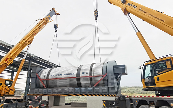 含油污泥干燥機(jī)吊裝現(xiàn)場 含油污泥干燥機(jī)吊裝現(xiàn)場
